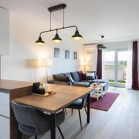 Stylish 2Bdr Apartment- Free Garage Загреб Экстерьер фото