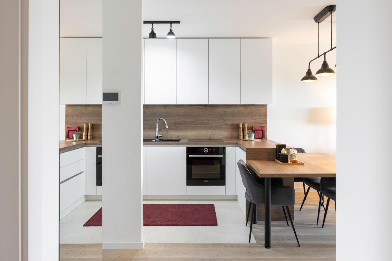 Stylish 2Bdr Apartment- Free Garage Загреб Экстерьер фото